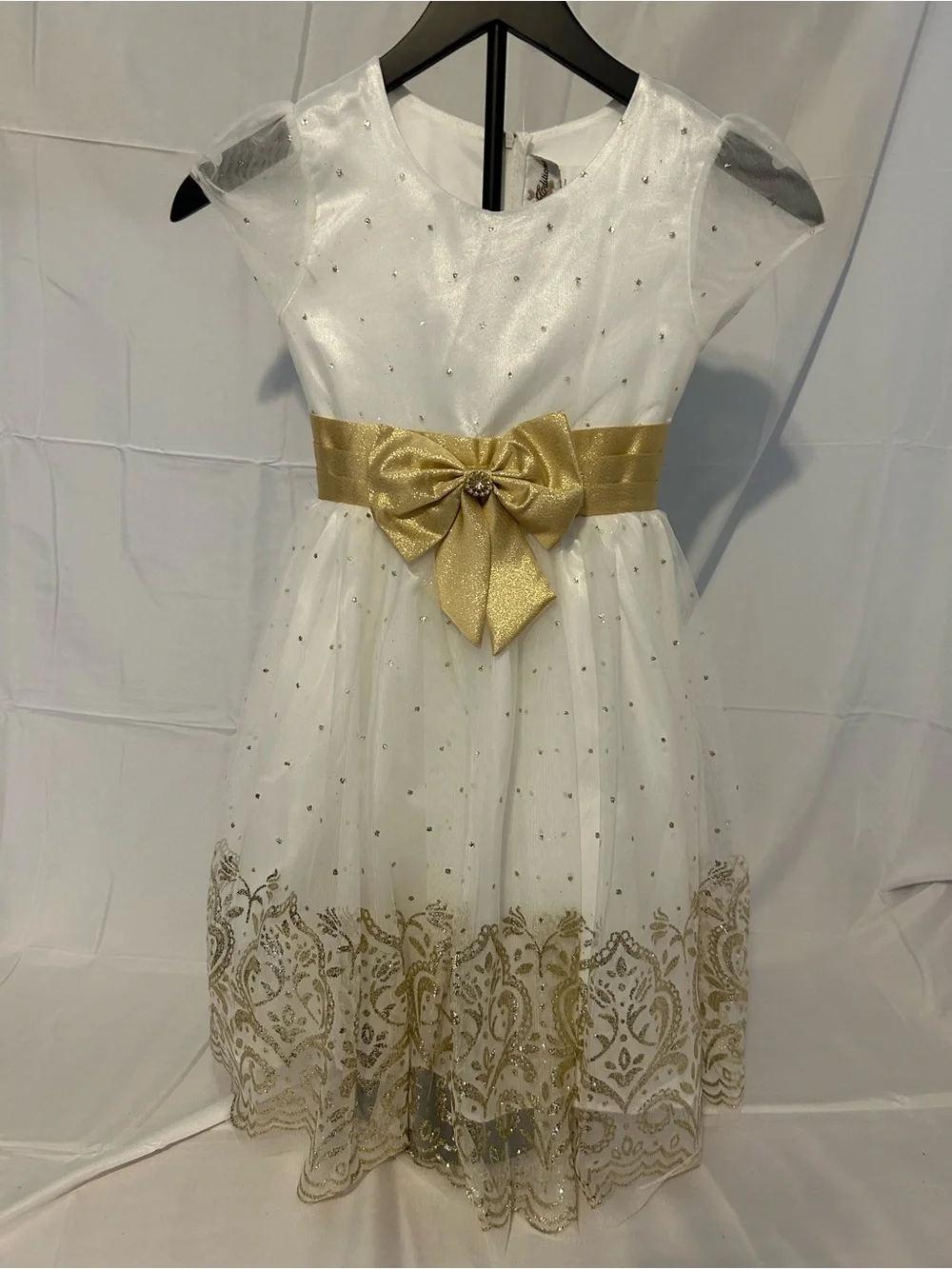 Rare Editions White Dress with Gold Bow and Faux-Fur Shrug